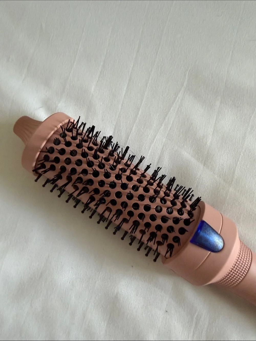 Kitsch Medium 1.5 inch Thermal Round Brush in pink